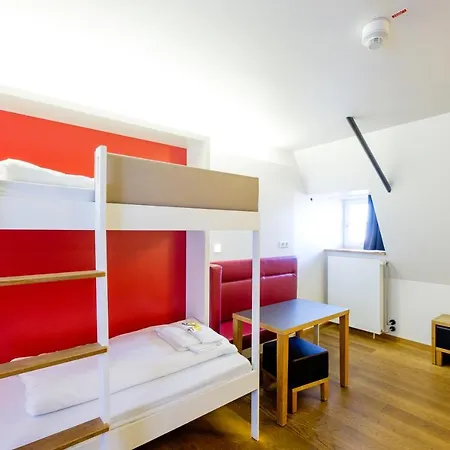 - Youth - Membership Required! Hostel